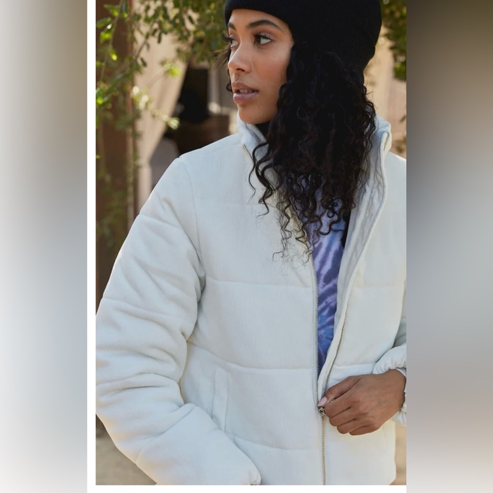 NWOT GIANNI BINI  QUILTED WHITE  JACKET ………..273